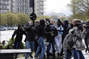 Confronting photographers on a demo in Nantes